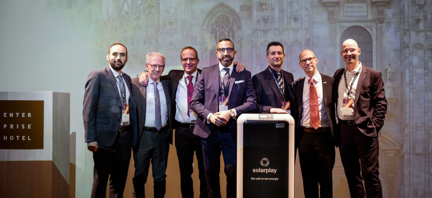 Solarplay and SENEC in the partners group photo