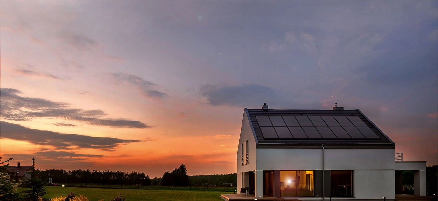Casa con impianto fotovoltaico