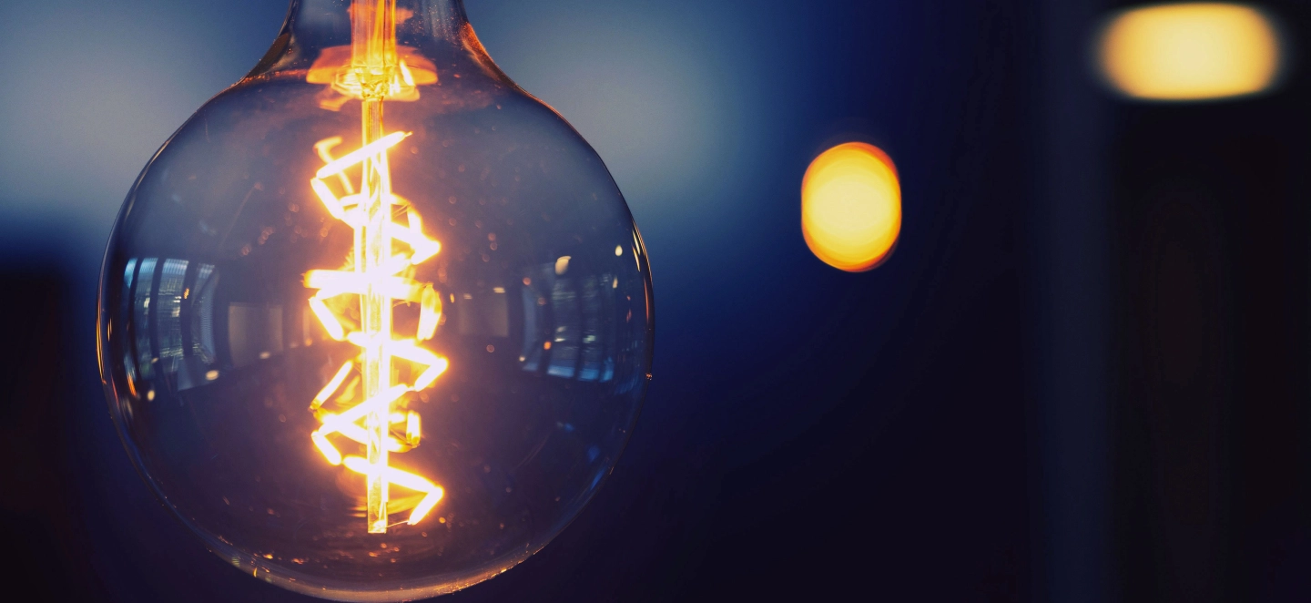 Lampada trasparente che si accende
