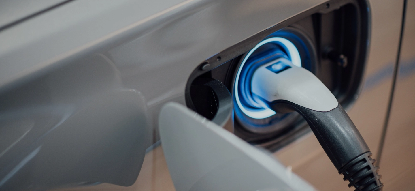 Ladekabel für Elektroauto beim Laden
