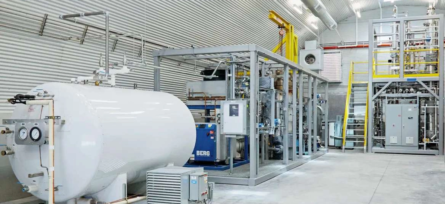 CO2-Anlage zur Herstellung von Alkohol, um daraus Parfüm, Alkohol und synthetische Kraftstoffe zu machen..