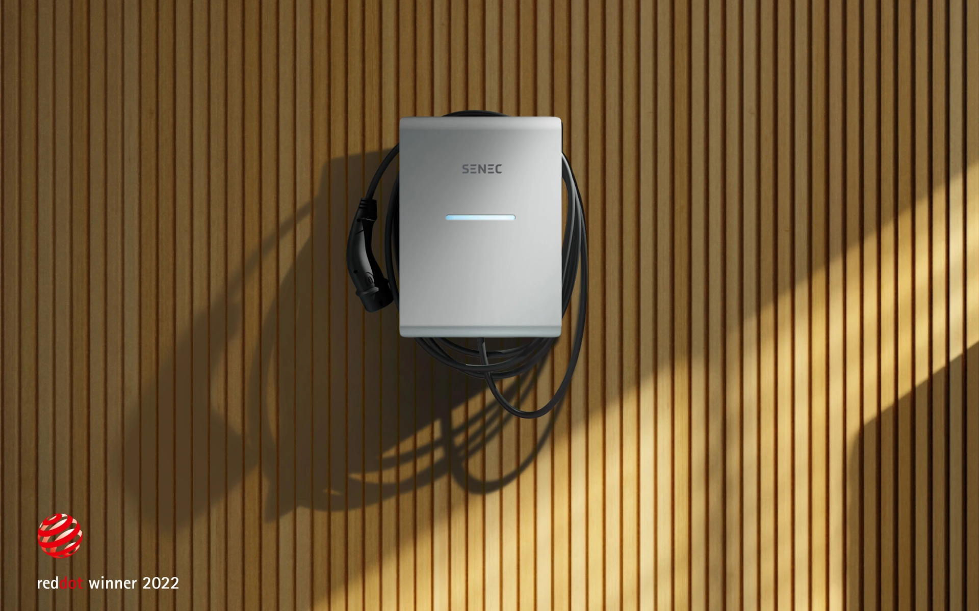SENEC.Wallbox pro s mit Red Dot Logo
