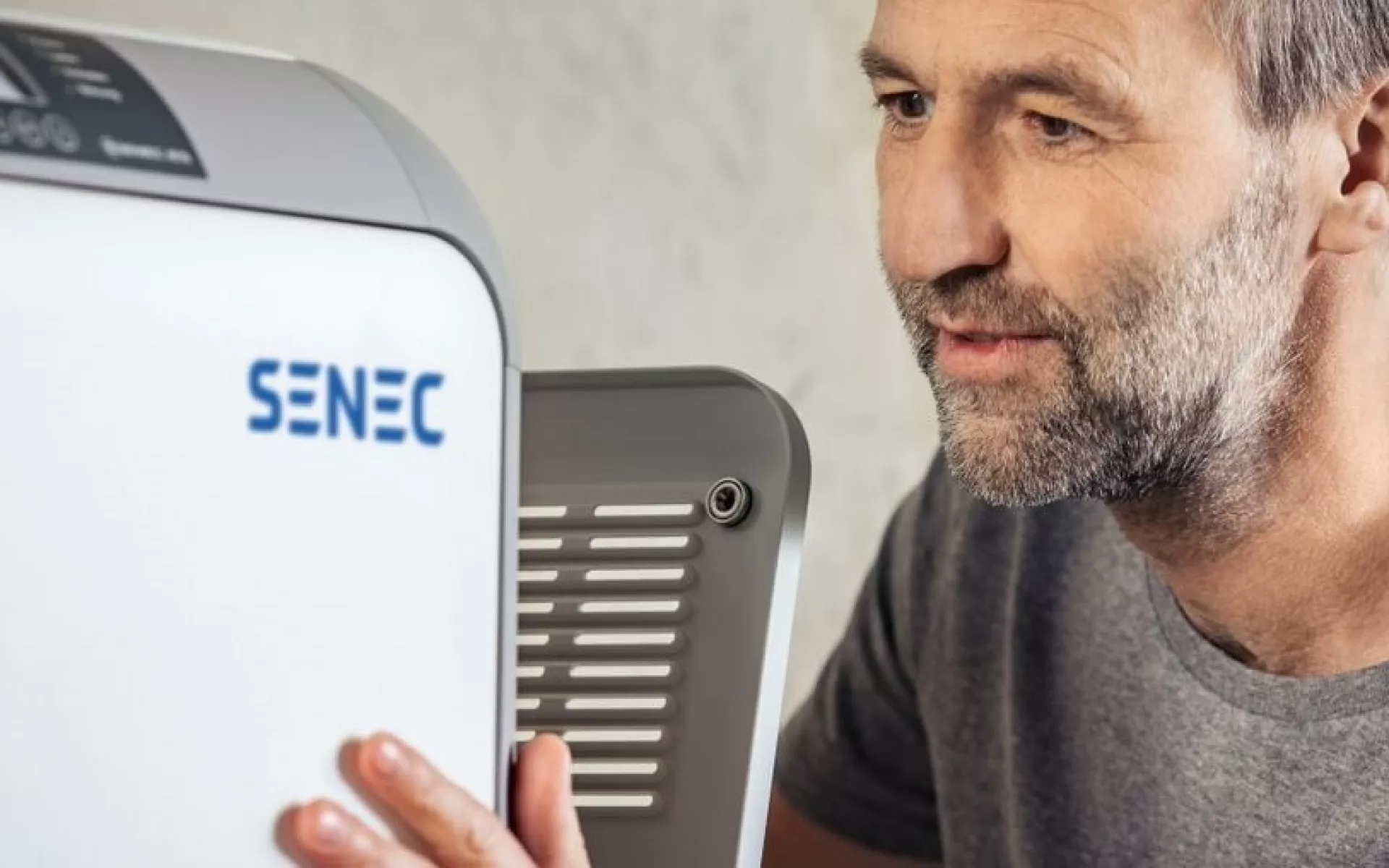 installer with SENEC.Home battery storage device