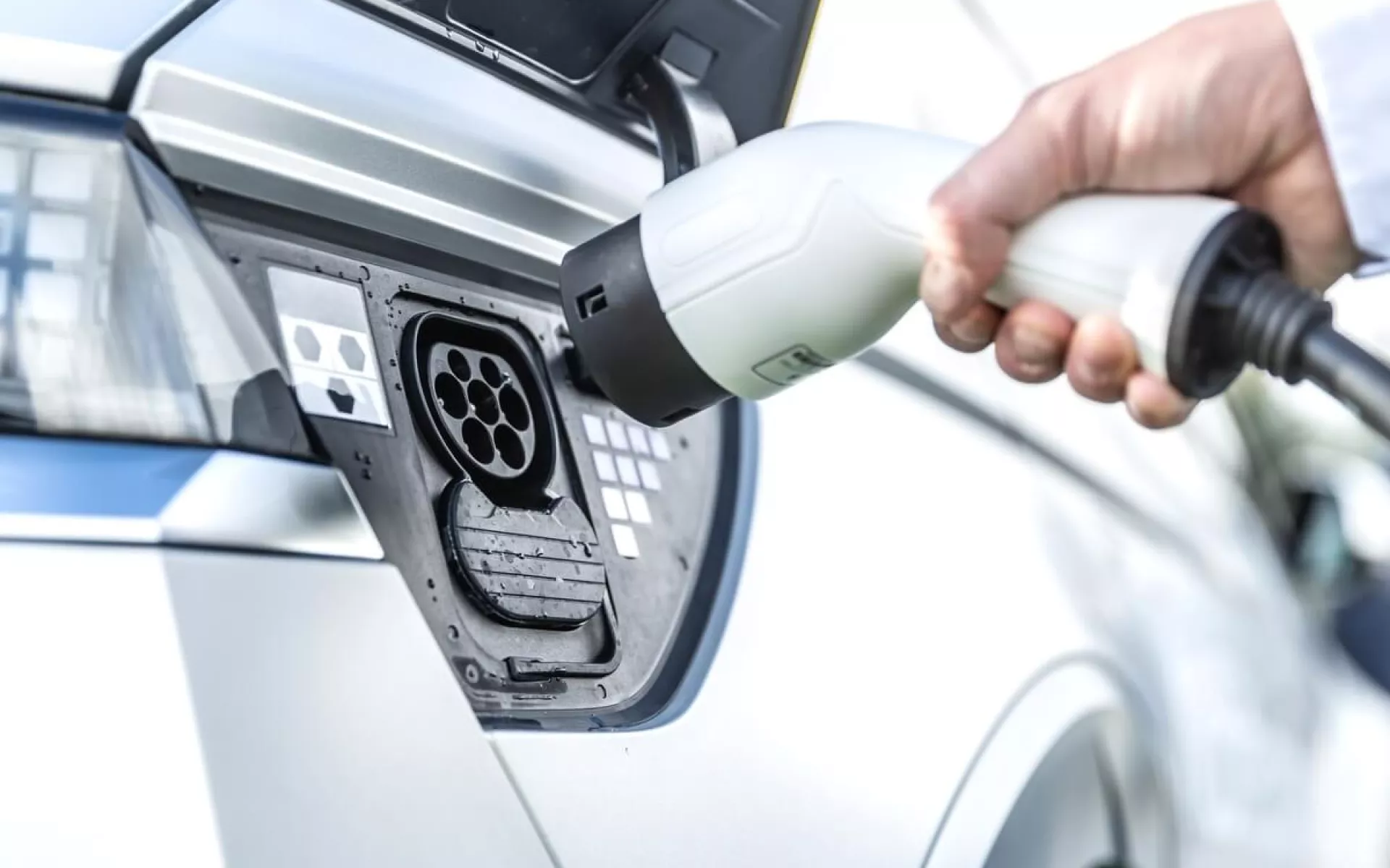 Wie Funktioniert Ein Elektroauto? | SENEC