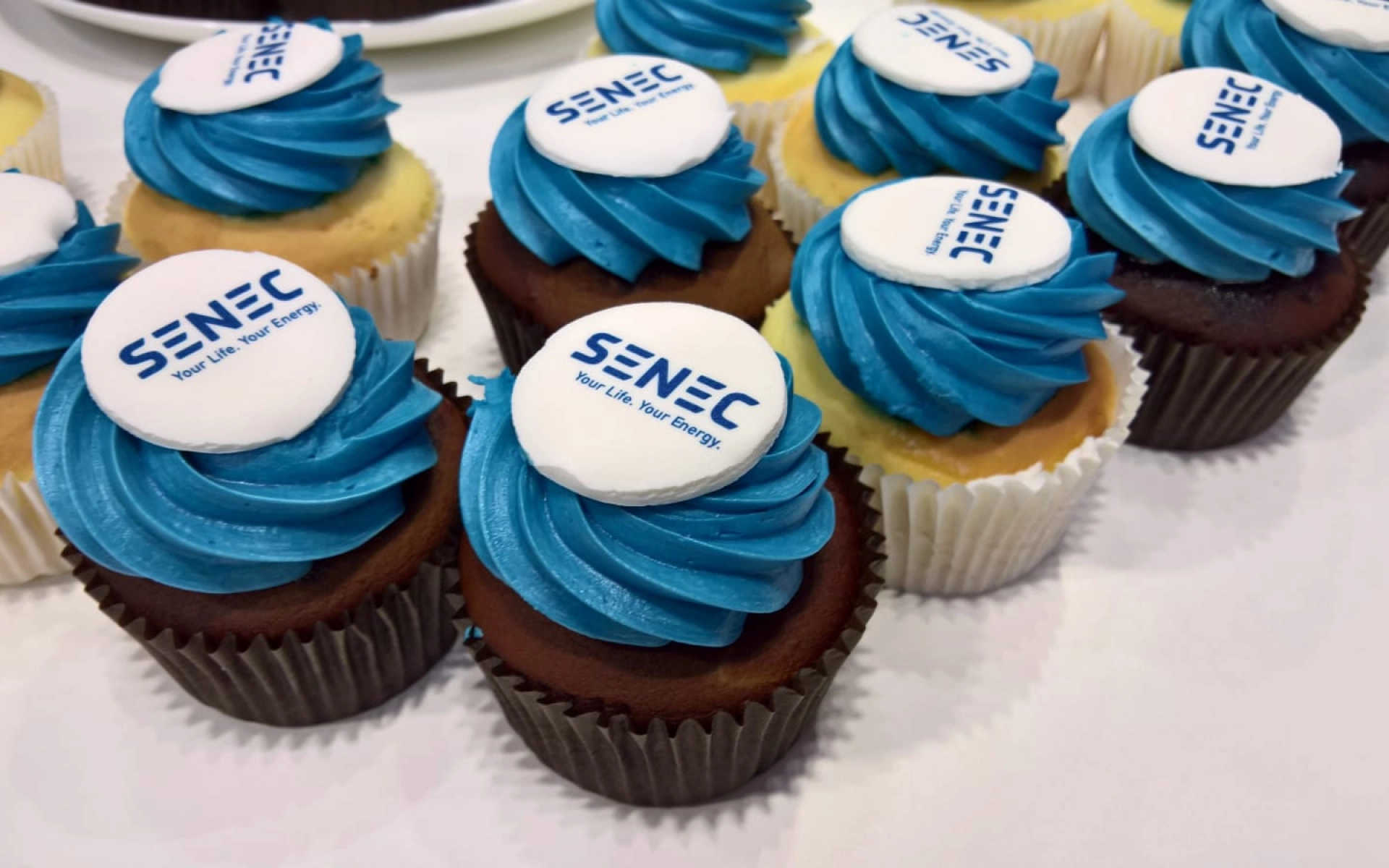 Cupcakes with SENEC logo