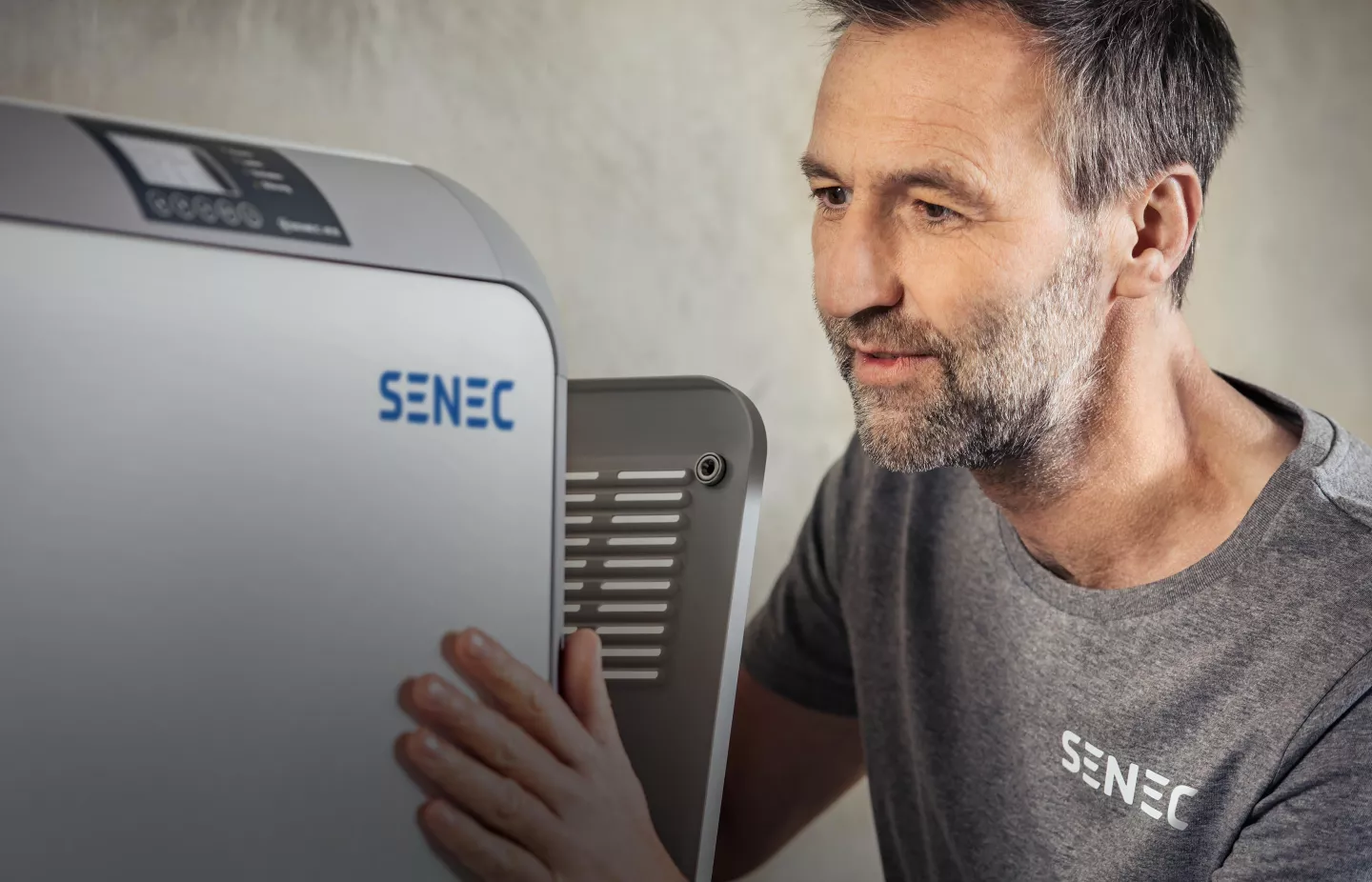 Tecnico SENEC al lavoro