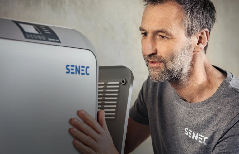 Tecnico SENEC al lavoro