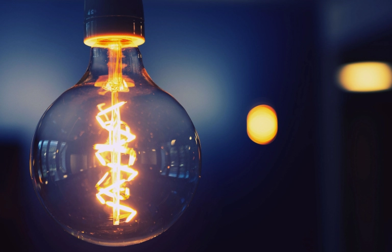 Lampada trasparente che si accende