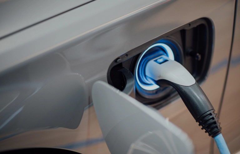 Ladekabel für Elektroauto beim Laden