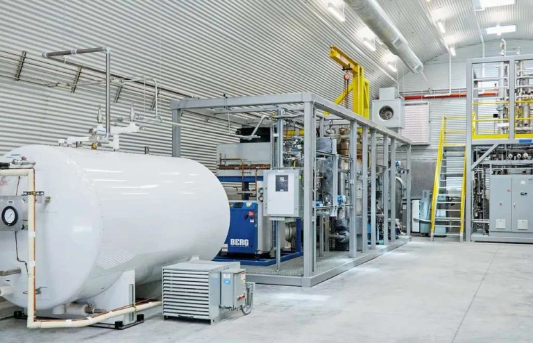 CO2-Anlage zur Herstellung von Alkohol, um daraus Parfüm, Alkohol und synthetische Kraftstoffe zu machen..