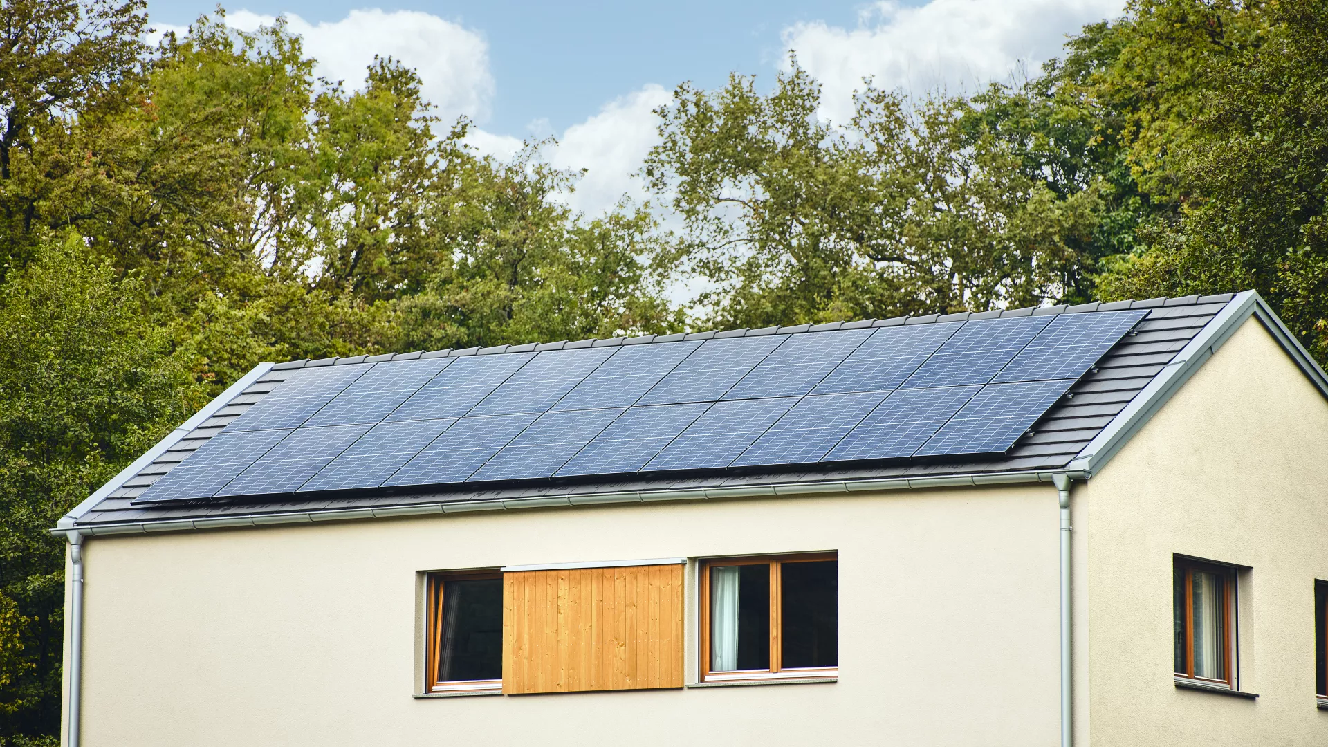 Haus mit Photovoltaikanlage Nahaufnahme