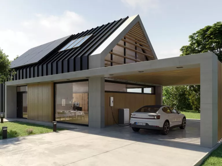 Ein modernes Haus mit Solaranlage auf dem Dach, einem Carport mit einem E-Auto und einer Ladestation plus Strom-Cloud zum Tanken unterwegs.