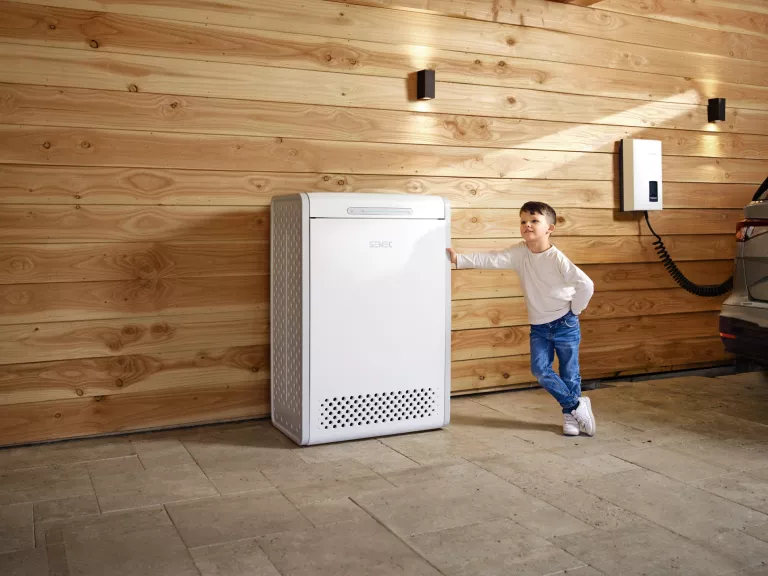 SENEC.Home P4 jetzt mit prognosebasiertem Laden: Solarstrom effizient nutzen wird so kinderleicht