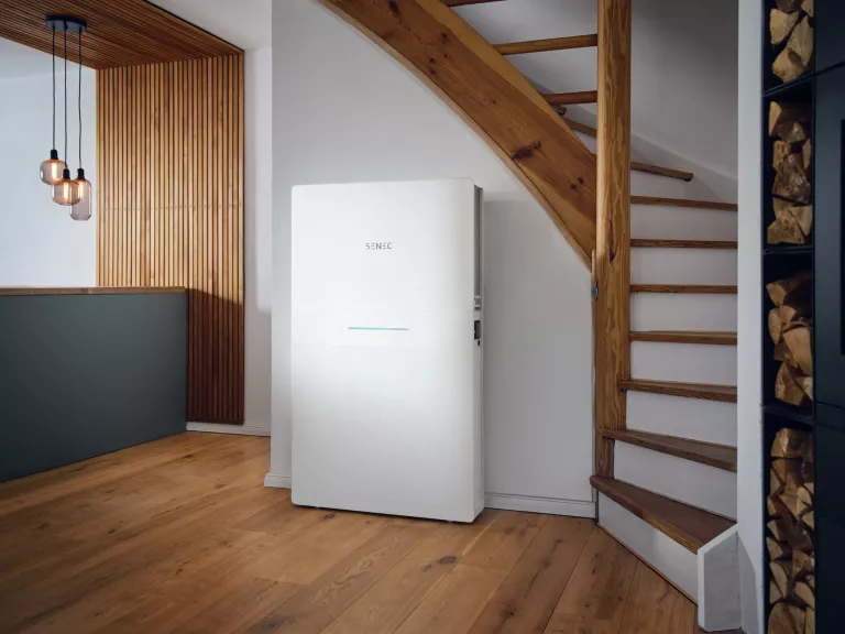 SENEC.Home E4 jetzt auch als AC-Variante: Mehr Flexibilität für die einfache Nachrüstung bestehender PV-Anlagen