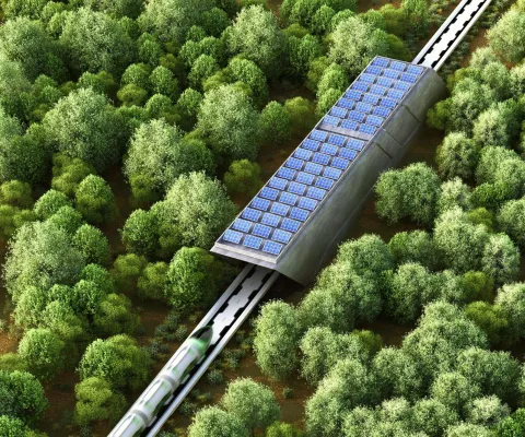 Tunnel ferroviario con pannelli solari
