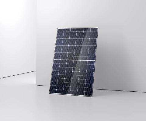 Vista frontale di un pannello fotovoltaico SENEC.Solar