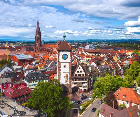Blick auf die Innenstadt von Freiburg im Breisgau.